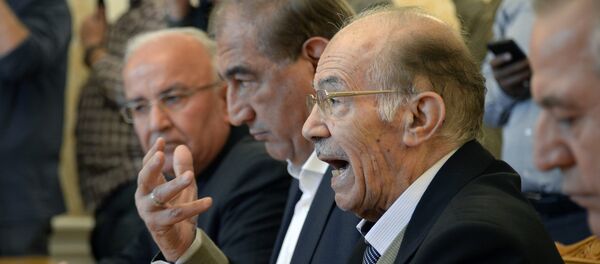 Head of the National Coordination Committee for Democratic Change, Hassan Abdel Azim (R) and other members of the Syrian tolerated opposition attend a meeting with Russia's Foreign Minister Sergei Lavrov in Moscow on August 31, 2015. - Sputnik International