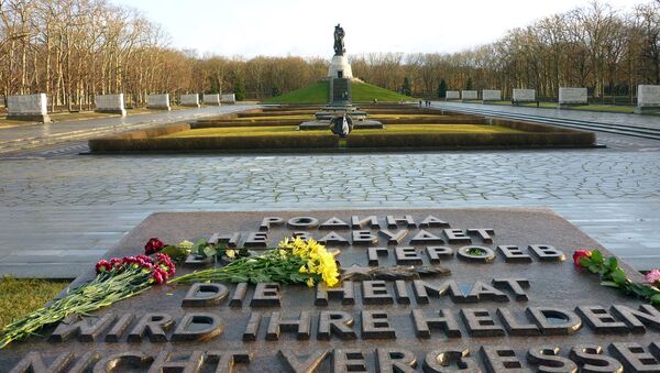 Treptower Park's Soviet Memorial in Berlin - Sputnik International