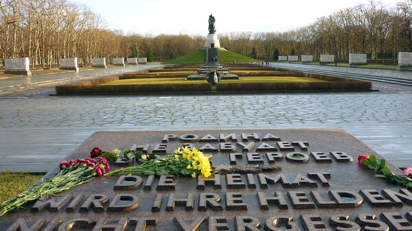 Treptower Park's Soviet Memorial in Berlin - Sputnik International