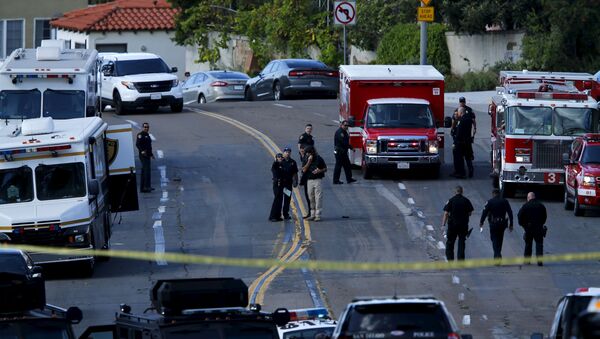 Police and fire personnel are seen at the scene of an active shooting with a suspect with a high powered rifle in the Bankers Hills section of San Diego, California, November 4, 2015. - Sputnik International