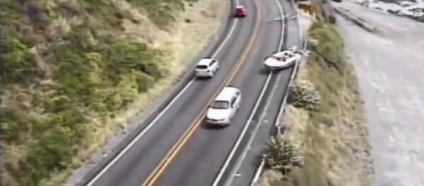 Boat crash on highway - Sputnik International