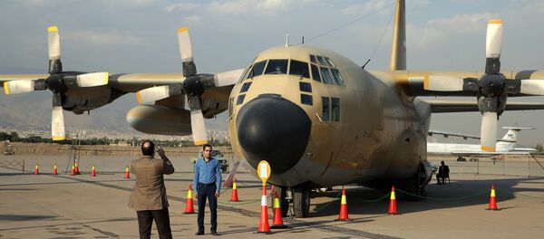 Iranians take pictures in front of a C-130 plane in an exhibition of achievements and equipment of Iran's air force in Tehran, Iran, Wednesday, Sept. 23, 2015 Iranians take pictures in front of a C-130 plane in an exhibition of achievements and equipment of Iran's air force in Tehran, Iran, Wednesday, Sept. 23, 2015 - Sputnik International