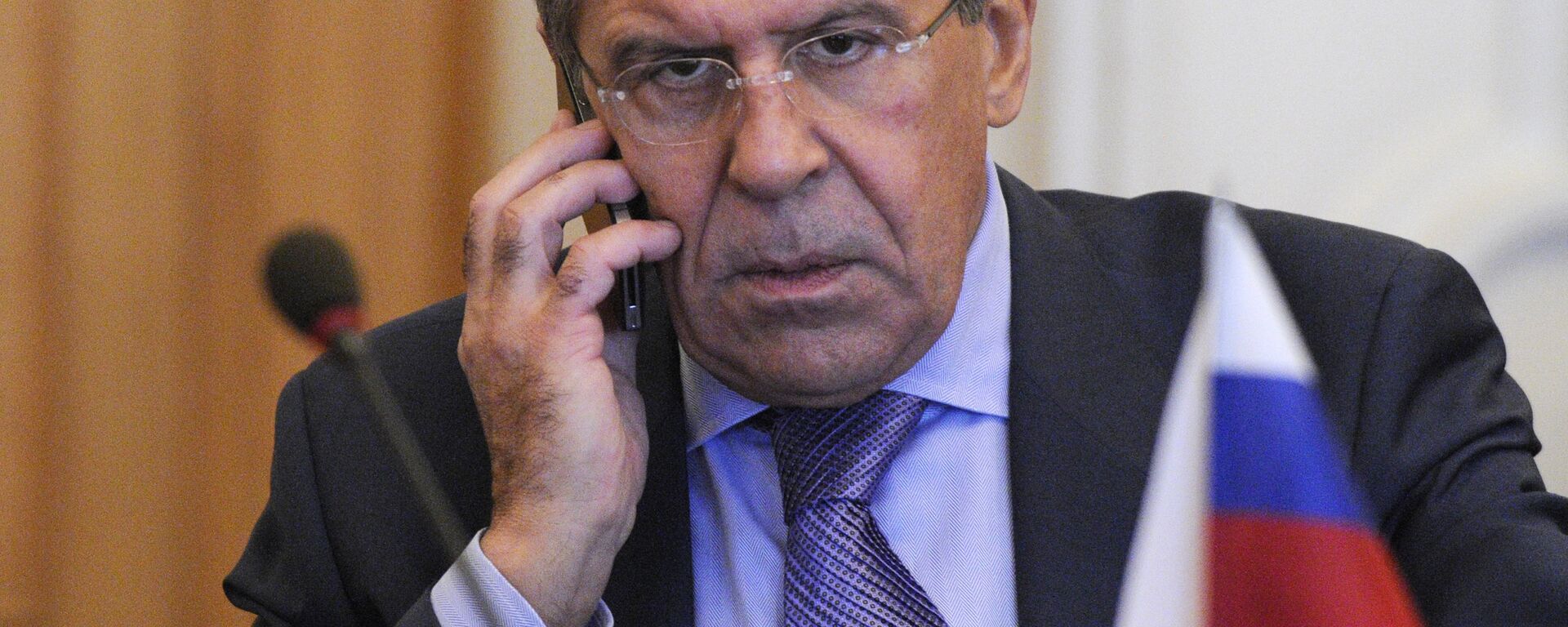 Russian Foreign Minister Sergey Lavrov speaks on the phone during a meeting with the Ukraine's Foreign Minister Kostyantyn Gryshchenko in Kiev, Ukraine, Friday, Oct. 19, 2012 - Sputnik International, 1920, 26.02.2022