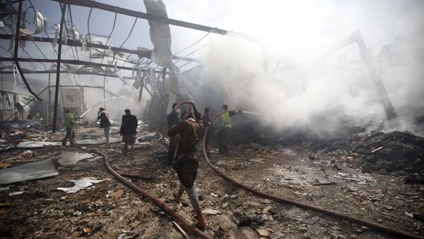 Firefighters extinguish a fire at a food storage warehouse hit by a Saudi-led air strike in Yemen's capital Sanaa October 25, 2015 - Sputnik International