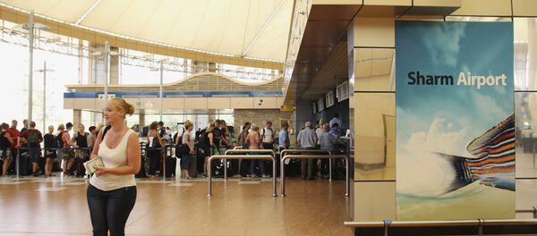 Tourists wait in the departure hall to be evacuated from Sharm el-Sheikh airport, south Sinai, Egypt, Friday, Nov. 6, 2015 Tourists wait in the departure hall to be evacuated from Sharm el-Sheikh airport, south Sinai, Egypt, Friday, Nov. 6, 2015 - Sputnik International