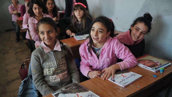 Girls at a school in Latakia studying the Russian language. - Sputnik International