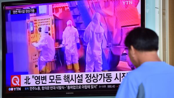 A man watches a news report at a railway station in Seoul on September 15, 2015, on the confirmation from North Korea that the nuclear reactor seen as the country's main source of weapons-grade plutonium had resumed normal operations, raising a further red flag amid growing signs the North may be considering a long-range rocket launch next month in violation of UN resolutions. - Sputnik International