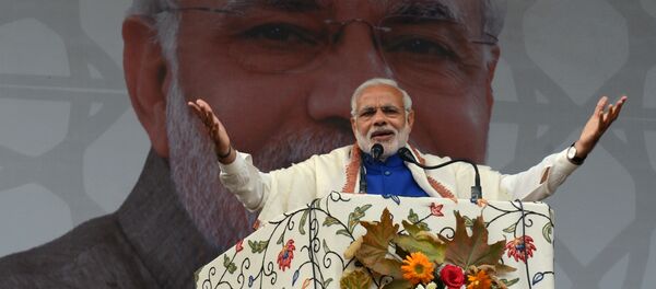 Indian Prime Minister Narinder Modi addresses a public rally in Srinagar on November 7, 2015 - Sputnik International