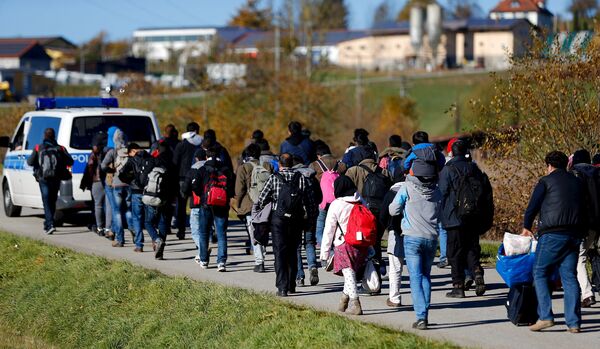 Migrants are escorted by German police to a registration centre, after crossing the Austrian-German border in Wegscheid near Passau, Germany, November 1, 2015 Migrants are escorted by German police to a registration centre, after crossing the Austrian-German border in Wegscheid near Passau, Germany, November 1, 2015 - Sputnik International