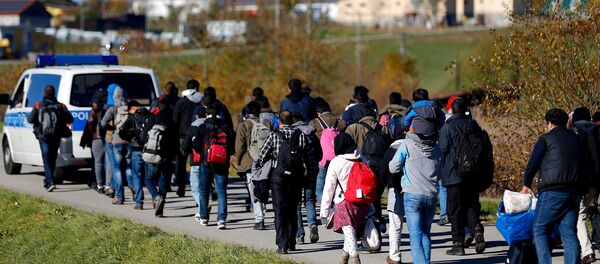 Migrants are escorted by German police to a registration centre, after crossing the Austrian-German border in Wegscheid near Passau, Germany, November 1, 2015 Migrants are escorted by German police to a registration centre, after crossing the Austrian-German border in Wegscheid near Passau, Germany, November 1, 2015 - Sputnik International