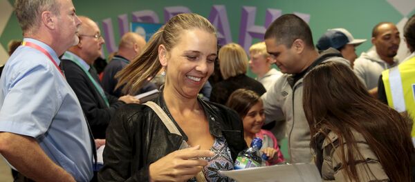 Brenda Capstick arrives home from Sharm al-Sheikh at Luton Airport, north of London, Britain November 6, 2015 Brenda Capstick arrives home from Sharm al-Sheikh at Luton Airport, north of London, Britain November 6, 2015 - Sputnik International
