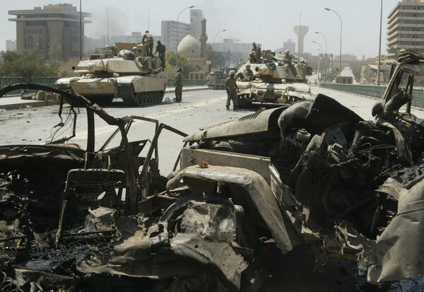US marines sit on their tanks behind the wreckage of destroyed cars on al-Jumhuriya bridge in Baghdad 11 April 2003 US marines sit on their tanks behind the wreckage of destroyed cars on al-Jumhuriya bridge in Baghdad 11 April 2003 - Sputnik International