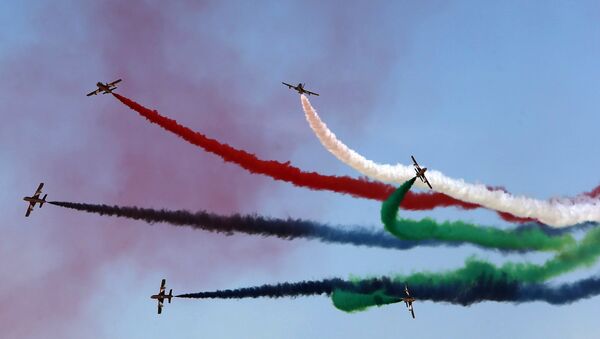 Al-Fursan aerobatics team of the United Arab Emirates Air Force performs at the Dubai Airshow on November 8, 2015 - Sputnik International