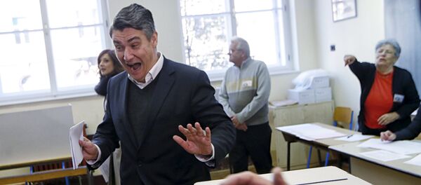 Leader of the Social Democratic Party (SDP) Zoran Milanovic reacts before casting his vote at a polling station during parliamentary election in Zagreb, Croatia, November 8, 2015 - Sputnik International