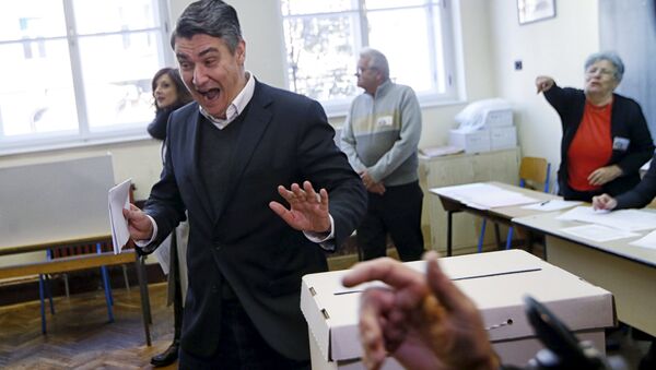 Leader of the Social Democratic Party (SDP) Zoran Milanovic reacts before casting his vote at a polling station during parliamentary election in Zagreb, Croatia, November 8, 2015 - Sputnik International