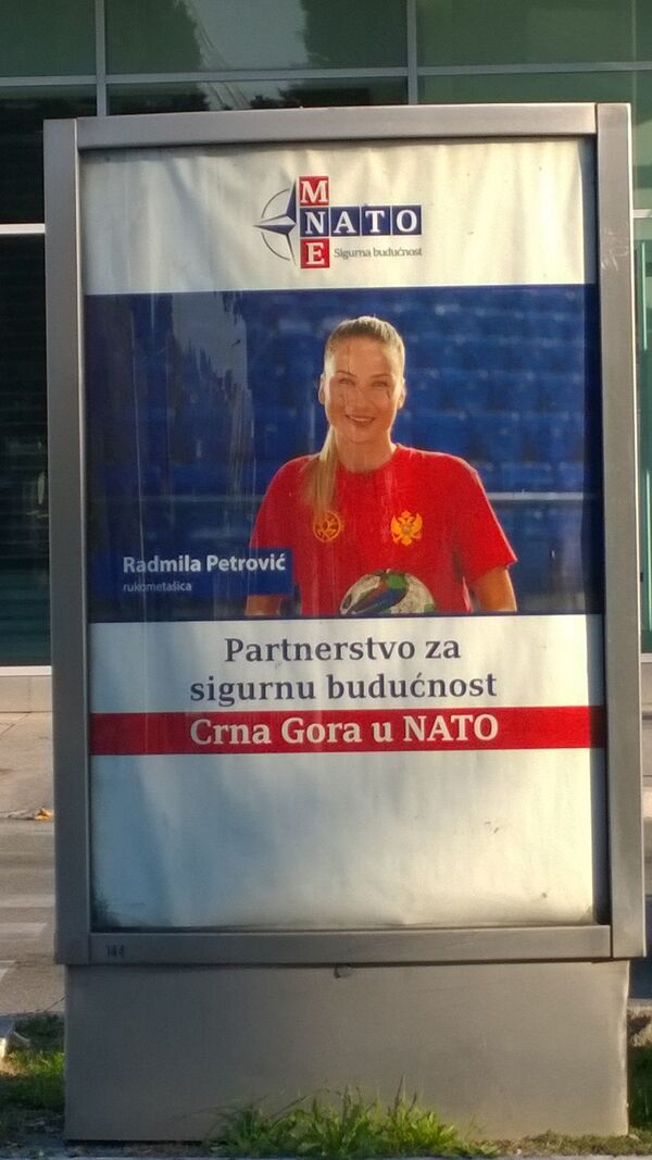 Montenegrin citizens showing they are against joining NATO  - Sputnik International