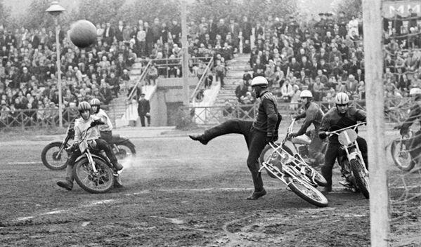 Need For Speed: 130 Years Ago First Iron Horse Hit the Streets - Sputnik International