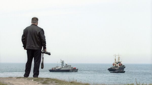 Ukraine's missile boat Priluki and tanker Fastov leave maritime port - Sputnik International