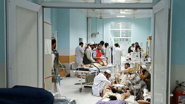 MSF medical personnel treat civilians injured after the US military bombed an Afghan hospital in Kunduz. - Sputnik International