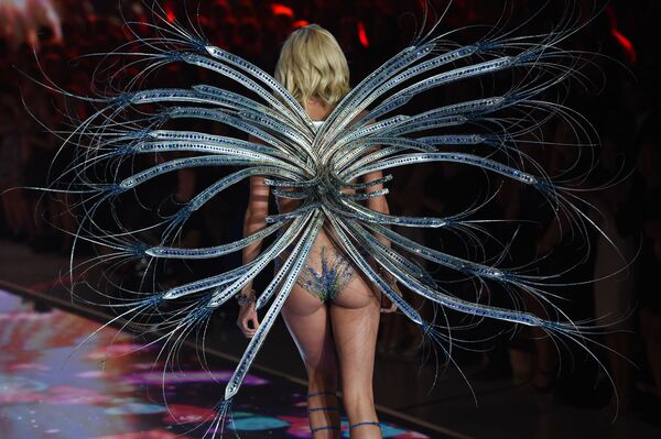 Angels Take the Stage: Victoria's Secret Fashion Show 2015 - Sputnik International