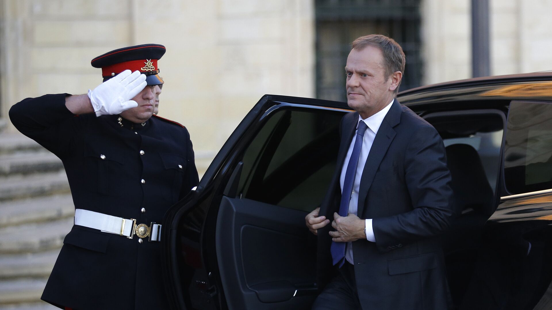 President of the European Council Donald Tusk arrives to meet Maltese Prime Minister Joseph Muscat on the occasion of a summit on migration in Valletta, Malta, Tuesday, Nov. 10, 2015. - Sputnik International, 1920, 19.01.2022