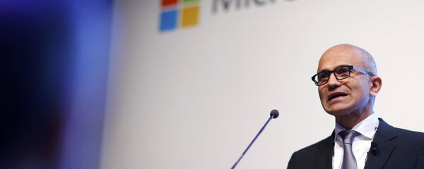 Microsoft CEO Satya Nadella holds a speech to present the companies new cloud strategy for Germany in Berlin, November 11, 2015 - Sputnik International