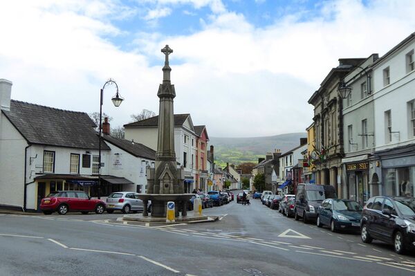 Crickhowell is well-known for its chain-free high street with businesses ranging from cafes to specialist food shops. Crickhowell is well-known for its chain-free high street with businesses ranging from cafes to specialist food shops. - Sputnik International