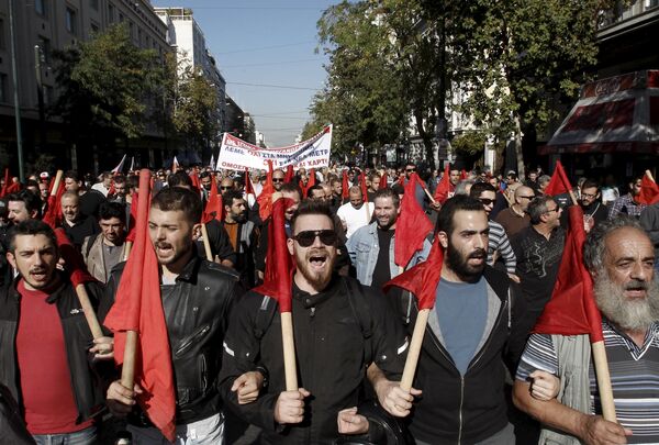 Protesters from the Communist-affiliated trade union PAME take part in an anti-austerity demonstration during a 24-hour general strike in central Athens, Greece November 12, 2015 Protesters from the Communist-affiliated trade union PAME take part in an anti-austerity demonstration during a 24-hour general strike in central Athens, Greece November 12, 2015 - Sputnik International