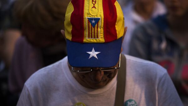 In this Wednesday, Sept. 23, 2015 photo, a pro independence supporter attends a rally of Junts pel Si or Together for YES in Barcelona, Spain. - Sputnik International