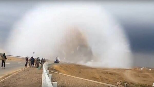 Terrifying car bomb shock wave caught on video in Iraq - Sputnik International