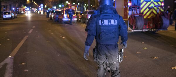 An elite police officer arrivesoutside the Bataclan theater in Paris, France, Wednesday, Nov. 13, 2015. An elite police officer arrivesoutside the Bataclan theater in Paris, France, Wednesday, Nov. 13, 2015. - Sputnik International