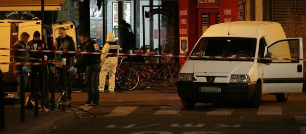 Forensic police search for evidences outside the La Belle Equipe cafe, rue de Charonne, at the site of an attack on November 14, 2015 in Paris, after a series of gun attacks occurred across the city. More than 100 people were killed in a mass hostage-taking at a Paris concert hall and many more were feared dead in a series of bombings and shootings, as France declared a national state of emergency Forensic police search for evidences outside the La Belle Equipe cafe, rue de Charonne, at the site of an attack on November 14, 2015 in Paris, after a series of gun attacks occurred across the city. More than 100 people were killed in a mass hostage-taking at a Paris concert hall and many more were feared dead in a series of bombings and shootings, as France declared a national state of emergency - Sputnik International
