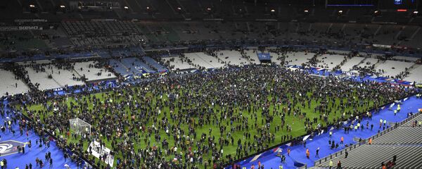 Spectators gather on the pitch of the Stade de France stadium following the friendly football match between France and Germany in Saint-Denis, north of Paris, on November 13, 2015, after a series of gun attacks occurred across Paris as well as explosions outside the national stadium where France was hosting Germany Spectators gather on the pitch of the Stade de France stadium following the friendly football match between France and Germany in Saint-Denis, north of Paris, on November 13, 2015, after a series of gun attacks occurred across Paris as well as explosions outside the national stadium where France was hosting Germany - Sputnik International