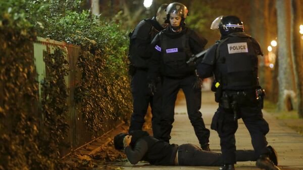A man lies on the ground as French police check his identity near the Bataclan concert hall following fatal shootings in Paris, France, November 13, 2015 - Sputnik International