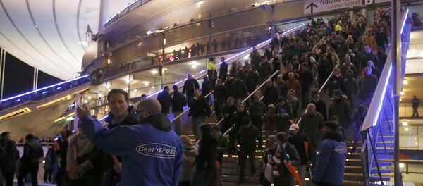 Crowds leave the Stade de France where explosions were reported to have detonated outside the stadium during the France vs German friendly match near Paris, November 13, 2015 Crowds leave the Stade de France where explosions were reported to have detonated outside the stadium during the France vs German friendly match near Paris, November 13, 2015 - Sputnik International