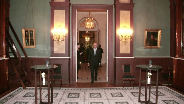 French Foreign Minister Laurent Fabius arrives to attend a honorary distinctions ceremony at the residency of Germany's ambassador to France on November 13, 2015 in Paris - Sputnik International