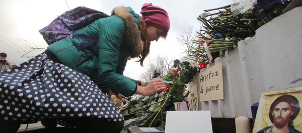 Flowers at France Embassy in Moscow - Sputnik International
