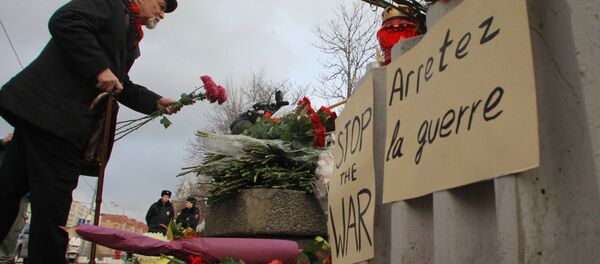 Цветы у посольства Франции в Москве Цветы у посольства Франции в Москве - Sputnik International