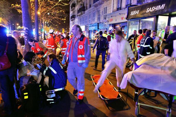 People rest on a bench after being evacuated from the Bataclan theater after a shooting in Paris, Saturday, Nov. 14, 2015 People rest on a bench after being evacuated from the Bataclan theater after a shooting in Paris, Saturday, Nov. 14, 2015 - Sputnik International
