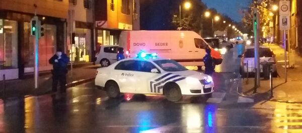 A photo taken on November 14, 2015 with a mobile phone shows a van of the Belgian bomb disposal unit SEDEE as police block a street during a police raid possibly in connection with the November 13 deadly attacks in Paris, in Brussels' Molenbeek district A photo taken on November 14, 2015 with a mobile phone shows a van of the Belgian bomb disposal unit SEDEE as police block a street during a police raid possibly in connection with the November 13 deadly attacks in Paris, in Brussels' Molenbeek district - Sputnik International