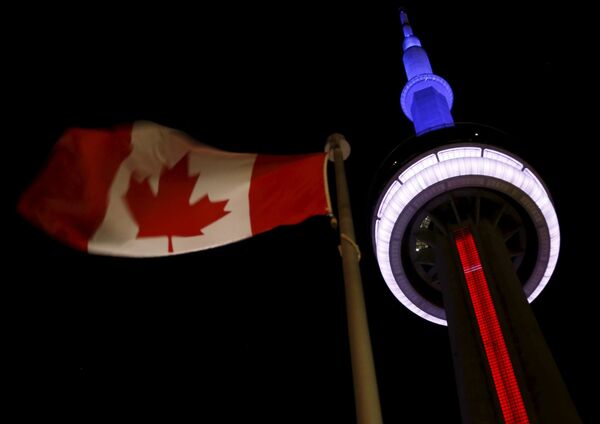 The CN Tower (French: Tour CN) in Toronto is lit up in the colors of the French flag in commemoration of the victims of November 13th’s deadly Parisian attacks, that claimed the lives of at least 129 people. - Sputnik International