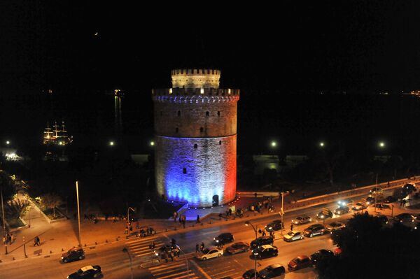 The White Tower, a symbol of the city of Thessaloniki, is lit up in the colors of the French national flag in remembrance of the victims of the November 13th terror attacks in Paris. - Sputnik International