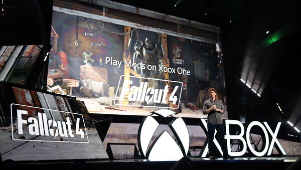 Todd Howard, Game Director, Bethesda Game Studios, demonstrates Fallout 4 at the Xbox E3 2015 Briefing on Monday, June 15, 2015 in Los Angeles. - Sputnik International