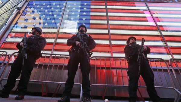 Heavily armed New York city police officers with the Strategic Response Group stand guard at the armed forces recruiting center in New York's Times Square, Saturday, Nov. 14, 2015. Police in New York say they've deployed extra units to crowded areas of the city out of an abundance of caution in the wake of the attacks in Paris, France - Sputnik International