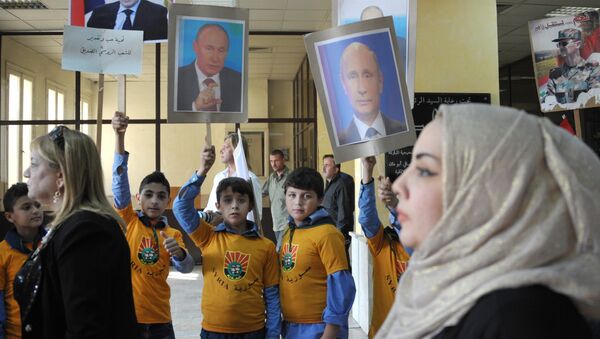 Young residents of Latakia, Syria attend a rally to mark the Russian holiday of National Unity Day and to express gratitude to Russia for its combat operation in their country - Sputnik International