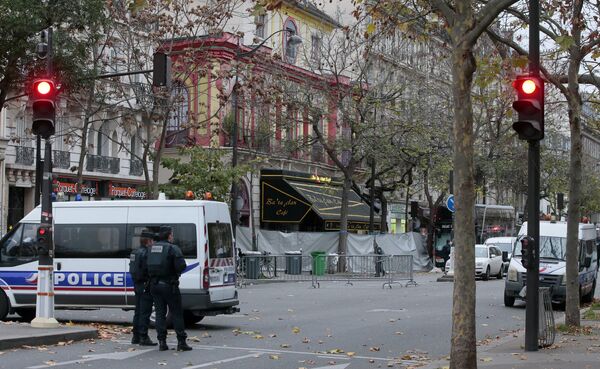Traffic lights are on red as police block the streets leading past the Bataclan concert hall on November 14 , 2015, in Paris Traffic lights are on red as police block the streets leading past the Bataclan concert hall on November 14 , 2015, in Paris - Sputnik International