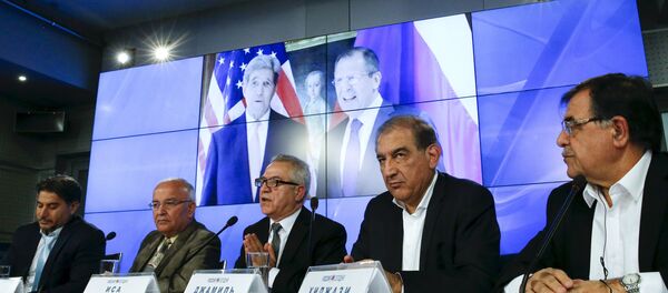 Syrian opposition members attend a news conference, ahead of new round of crisis talks in Vienna on Saturday, in Moscow, November 12, 2015 - Sputnik International