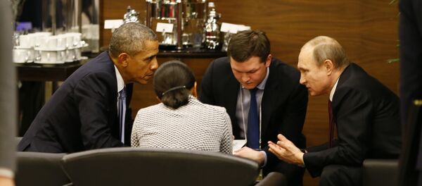 U.S. President Barack Obama, left, speaks with Russian President Vladimir Putin, right prior to the opening session of the G-20 summit in Antalya, Turkey, Sunday, Nov. 15 2015 - Sputnik International