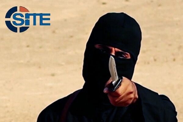 This image made from militant video, which has been verified by SITE Intel Group and is consistent with other AP reporting, shows Mohammed Emwazi , known as Jihadi John, holding a knife - Sputnik International