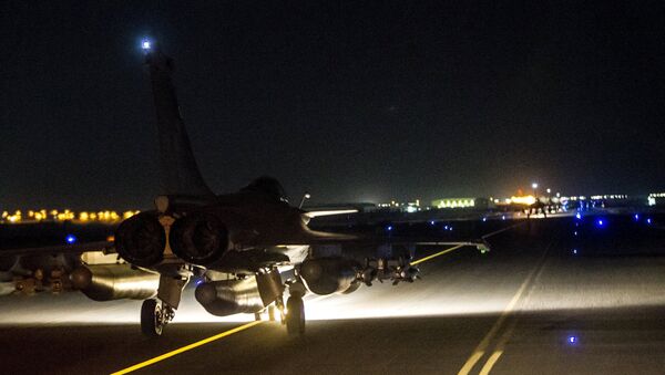 A French fighter jet taxis along the runway in an undisclosed location, in this handout picture released by the ECPAD late November 15, 2015 - Sputnik International